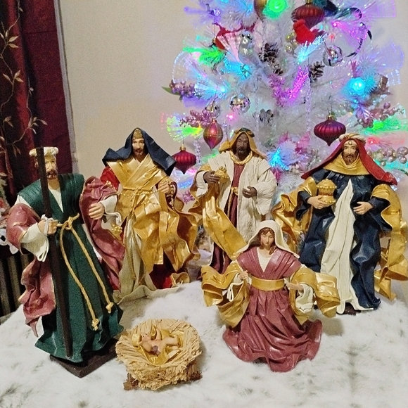 Elegant Nativity Scene Set Handcrafted Fabric Mache - Picture 1 of 17